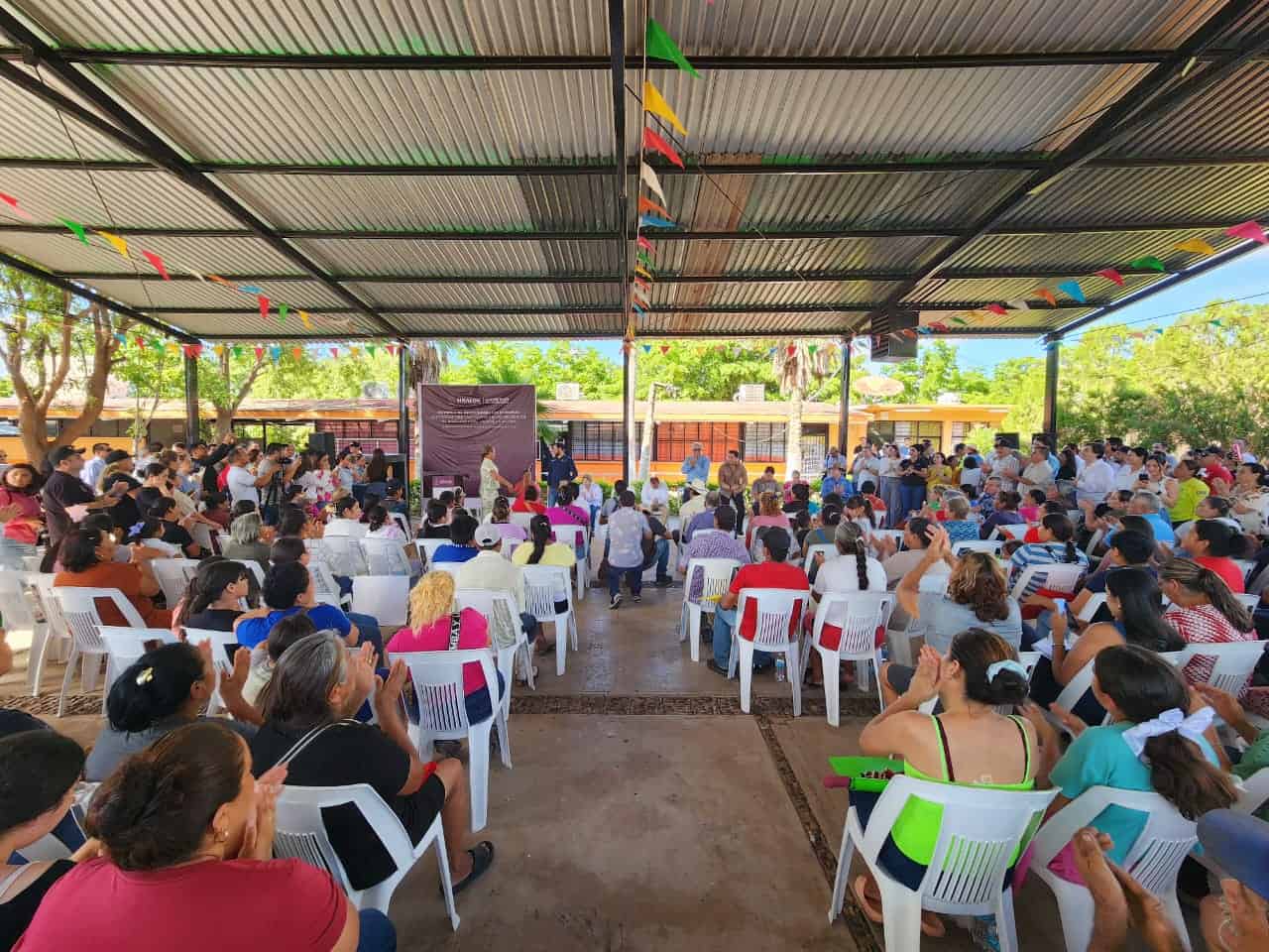 Rubén Rocha Moya entrega apoyos a familias afectadas por Lorena en el norte del estado Rubén Rocha Moya entrega apoyos a familias afectadas por Lorena en el norte del estado