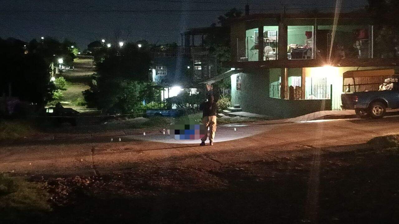 Asesinan a balazos a un motociclista en la colonia Aquiles Serdán, en Culiacán Asesinan a balazos a un motociclista en la colonia Aquiles Serdán, en Culiacán