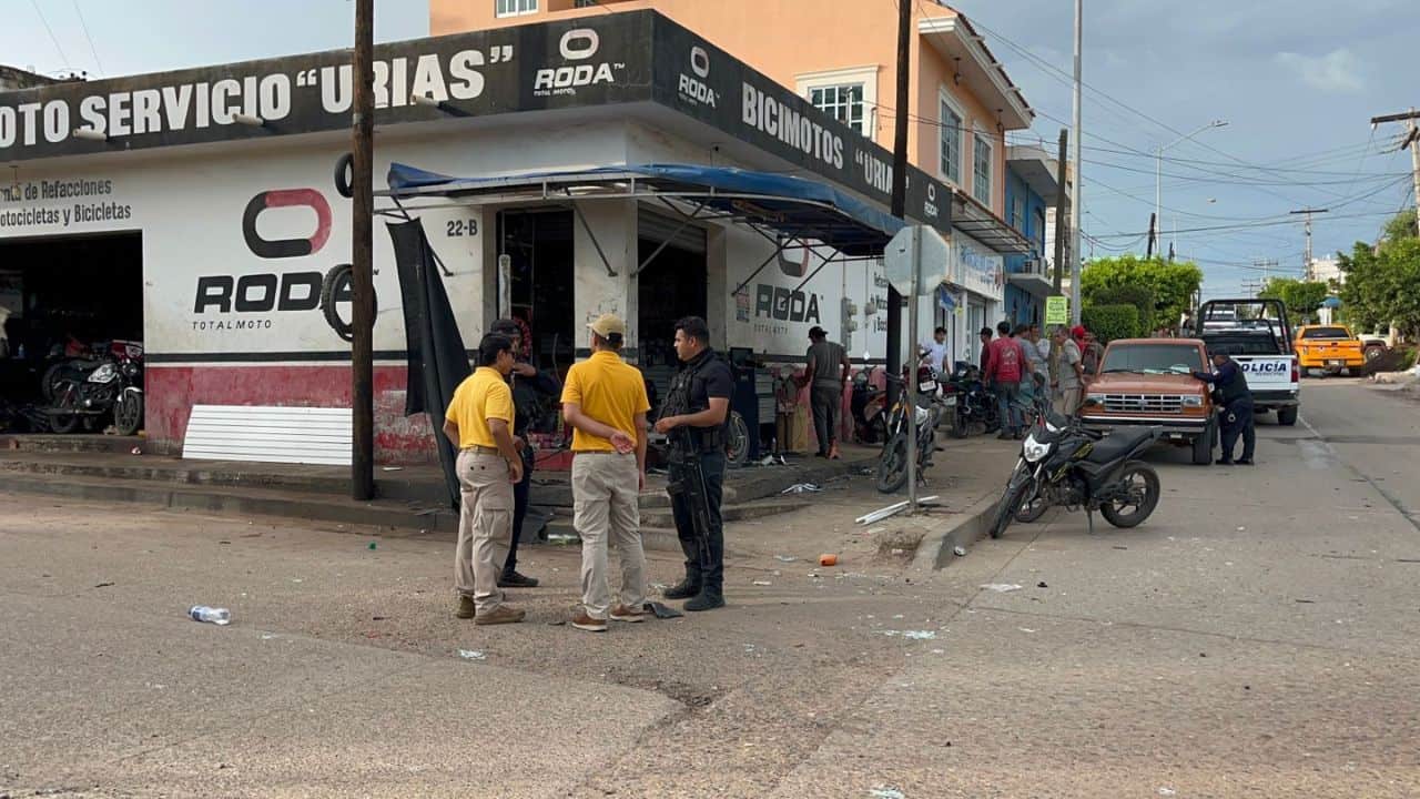 Trabajador de taller de motos resulta lesionado al explotar batería de litio en Mazatlán Trabajador de taller de motos resulta lesionado al explotar batería de litio en Mazatlán