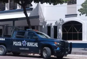 Grupo armado deja a un joven ejecutado y torturado en la plancha de una funeraria de Guamúchil