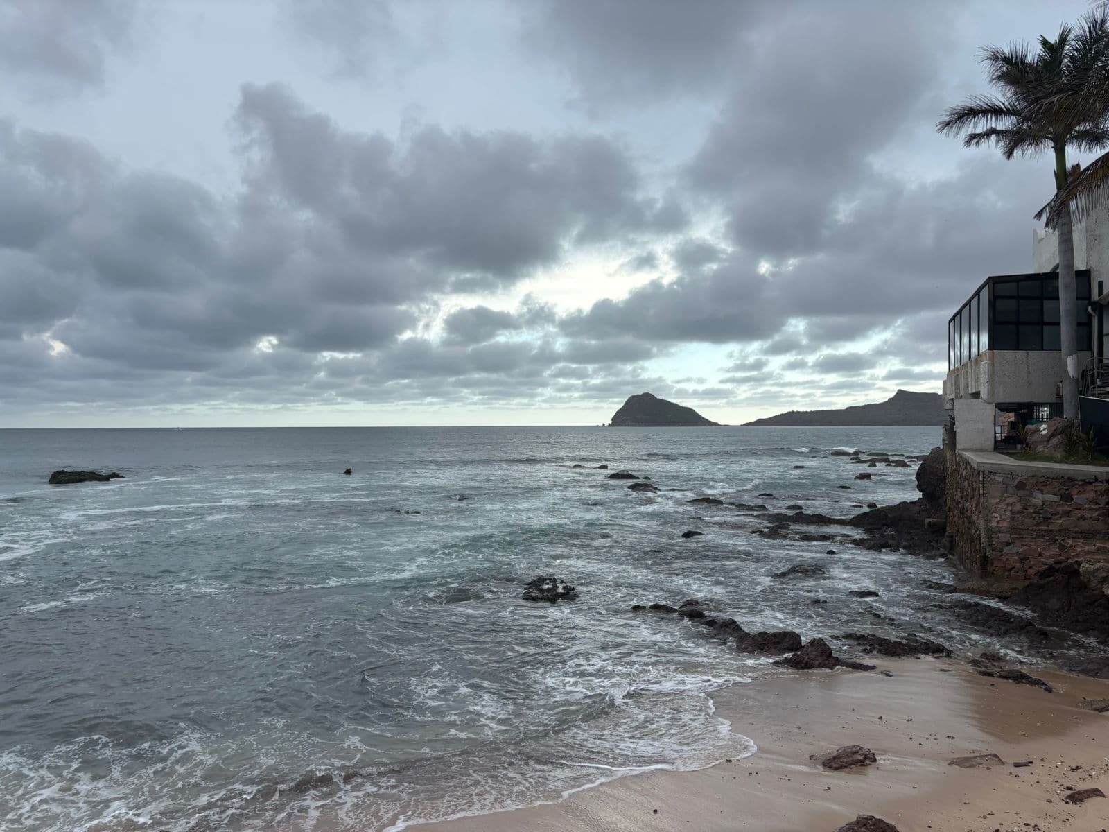 Mazatlán amanece bajo nublados y lluvias ligeras; se esperan más precipitaciones en el sur de Sinaloa Mazatlán amanece bajo nublados y lluvias ligeras; se esperan más precipitaciones en el sur de Sinaloa