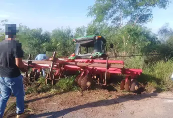 Pareja de adultos mayores resulta herida tras caer con tractor a dren en Guasave