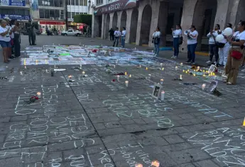Con velas, flores y globos, familias exigen justicia por desaparecidos en Mazatlán