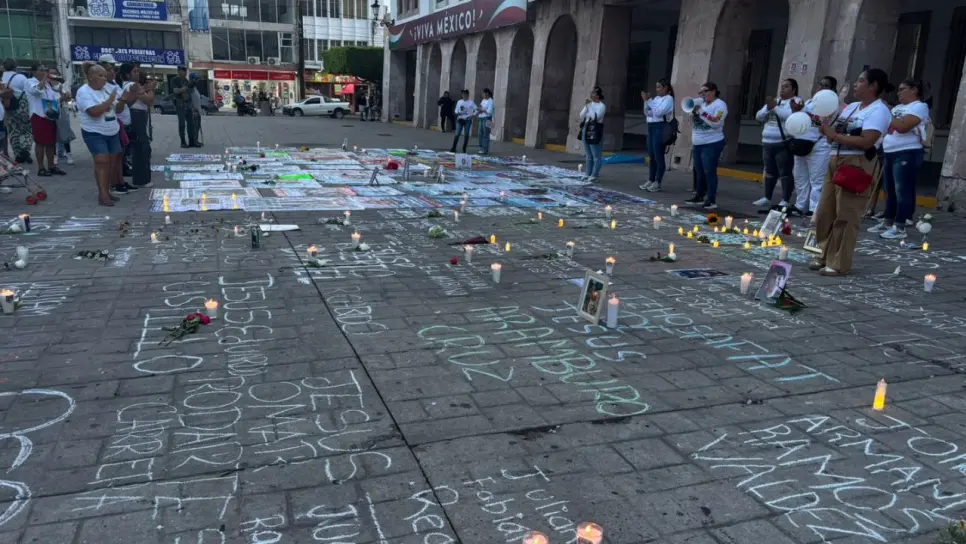 Con velas, flores y globos, familias exigen justicia por desaparecidos en Mazatlán Con velas, flores y globos, familias exigen justicia por desaparecidos en Mazatlán