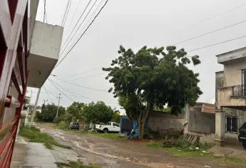 Mazatlán amanece con lluvias moderadas; autoridades confirman que hay clases normales