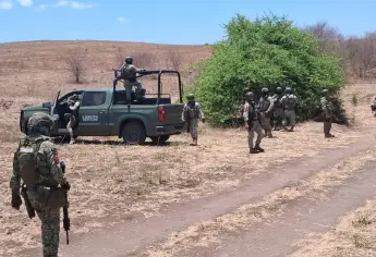 Liberan a dos mujeres, y aseguran armas y vehículos en fuerte operativo en Sataya, Navolato