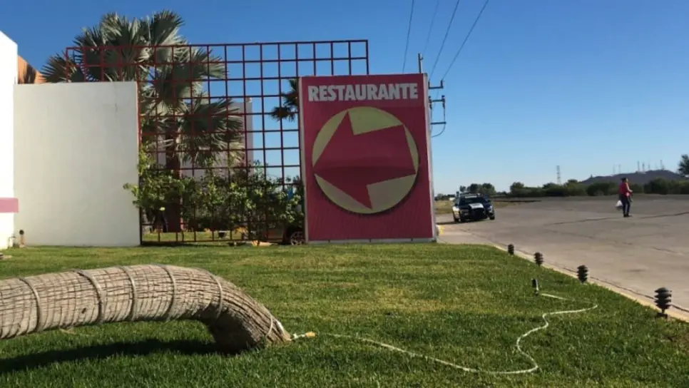 ¡De telenovela! Sacan a golpes a joven de un motel en Los Mochis y lo abandonan en una gasolinera