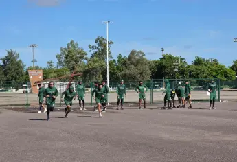 Tras inundaciones en Los Mochis Cañeros entrena en el estacionamiento del Chevron Park