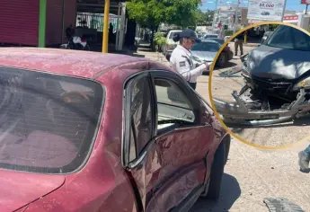Joven termina con heridas en aparatoso choque en el centro de Guamúchil