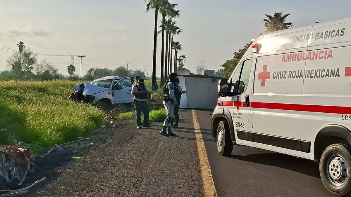 2 Hombres resultan lesionados tras chocar contra palmera en la México 15, en San Miguel Zapotitlán 2 Hombres resultan lesionados tras chocar contra palmera en la México 15, en San Miguel Zapotitlán