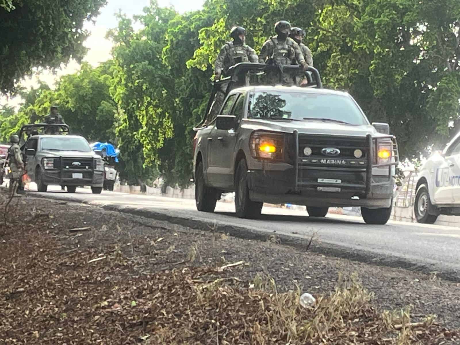 Personas armadas despojan 9 vehículos por la carretera La 20 en Villa Juárez, Navolato