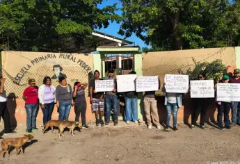 Alumnos sufren golpes de calor en escuela de Tesila, El Fuerte; padres exigen solución