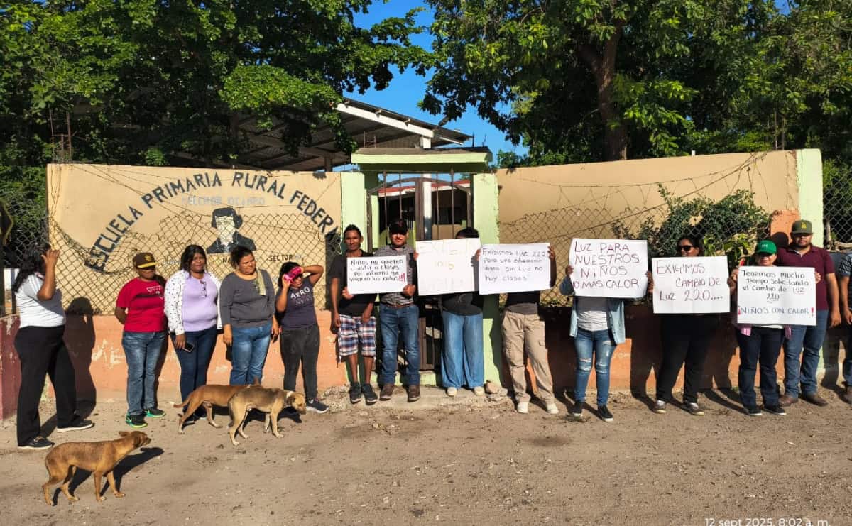 Alumnos sufren golpes de calor en escuela de Tesila, El Fuerte; padres exigen solución