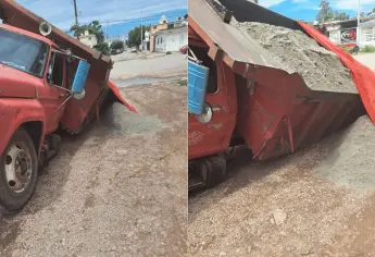 Socavón se traga camión en Los Mochis