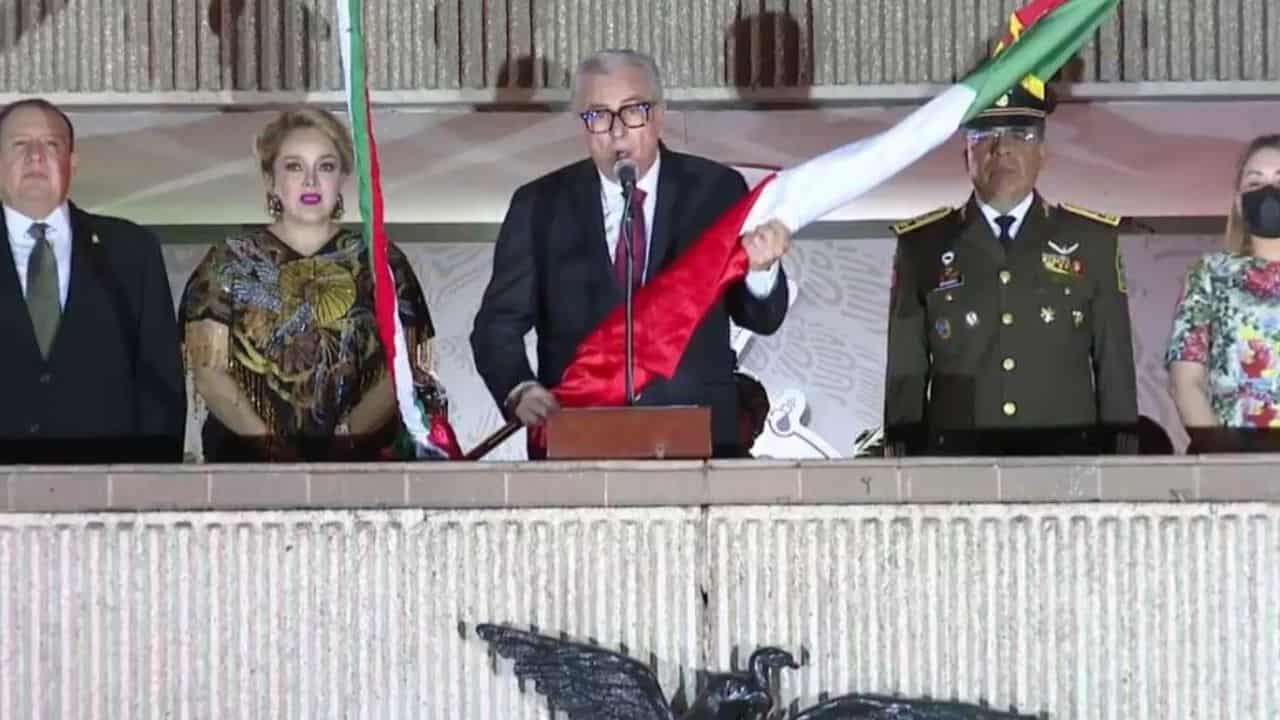 En un acto solemne, el gobernador Rocha realiza el Grito de la Independencia en Culiacán
