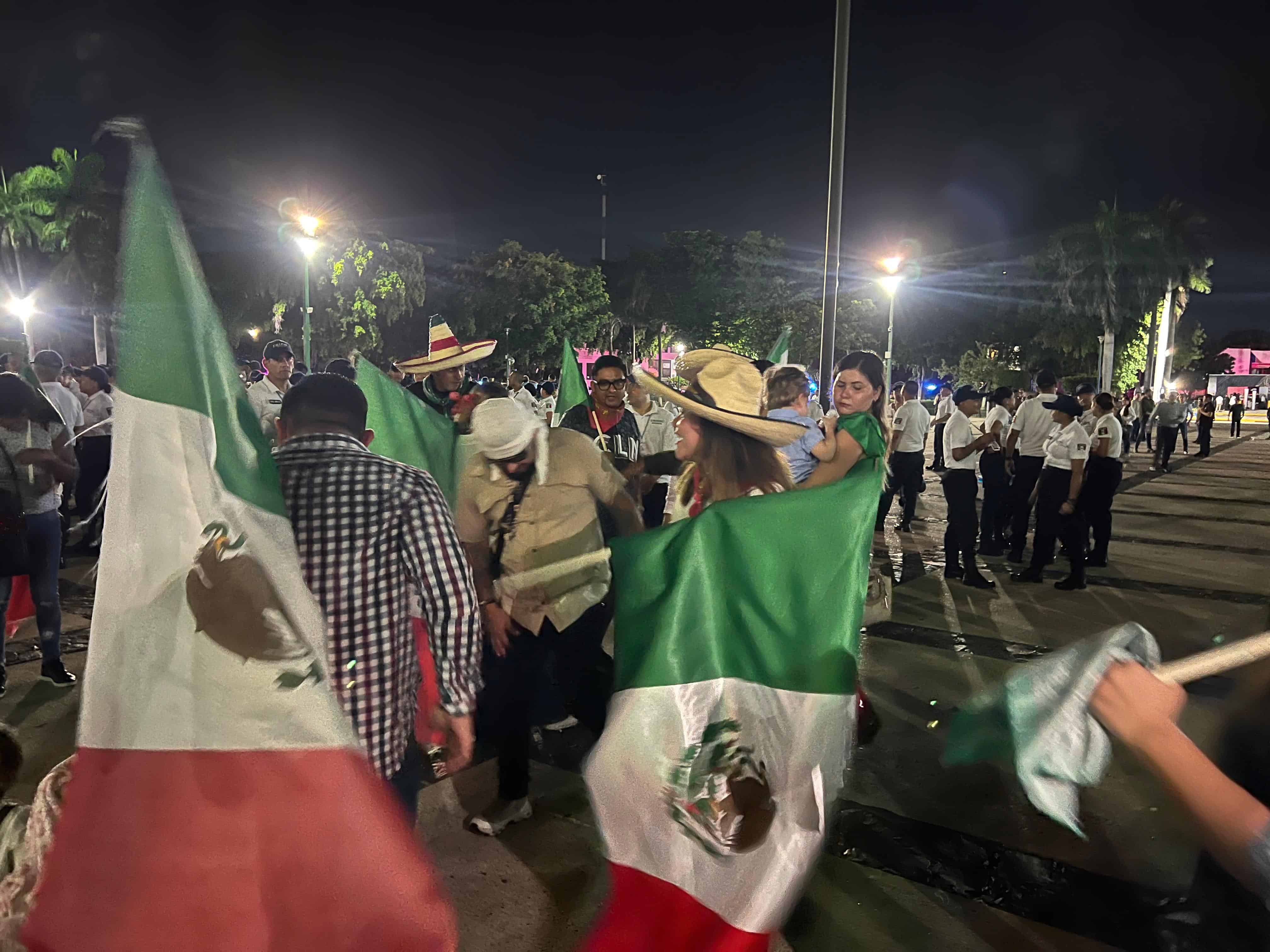 Todos los años venimos y no vamos a perder la tradición: culiacanenses festejan el Grito de Independencia