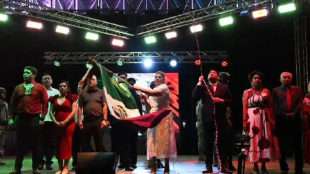 Miles de familias celebran el primer Grito de Independencia de Juan José Ríos 