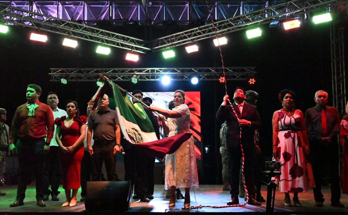 Miles de familias celebran el primer Grito de Independencia de Juan José Ríos 