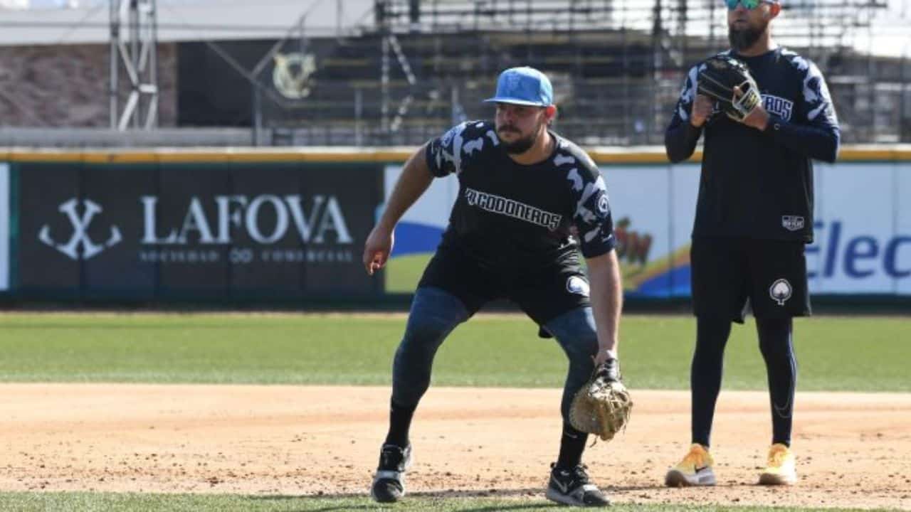 Jesse Castillo reporta con Algodoneros de Guasave y se une al campamento de práctica