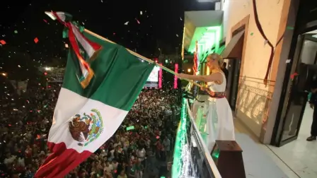 Asisten 15 mil personas al grito de independencia en Mazatlán; alcaldesa presume saldo blanco