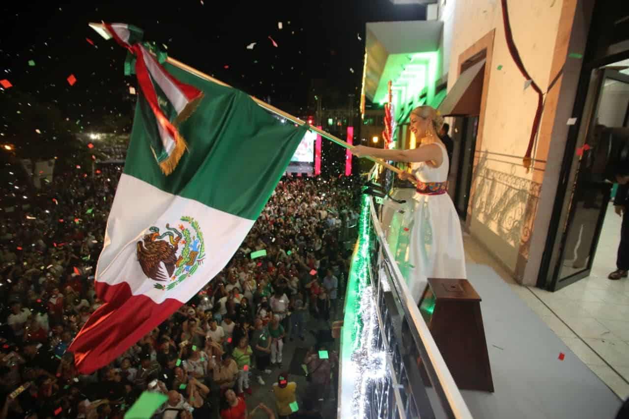 Asisten 15 mil personas al grito de independencia en Mazatlán; alcaldesa presume saldo blanco