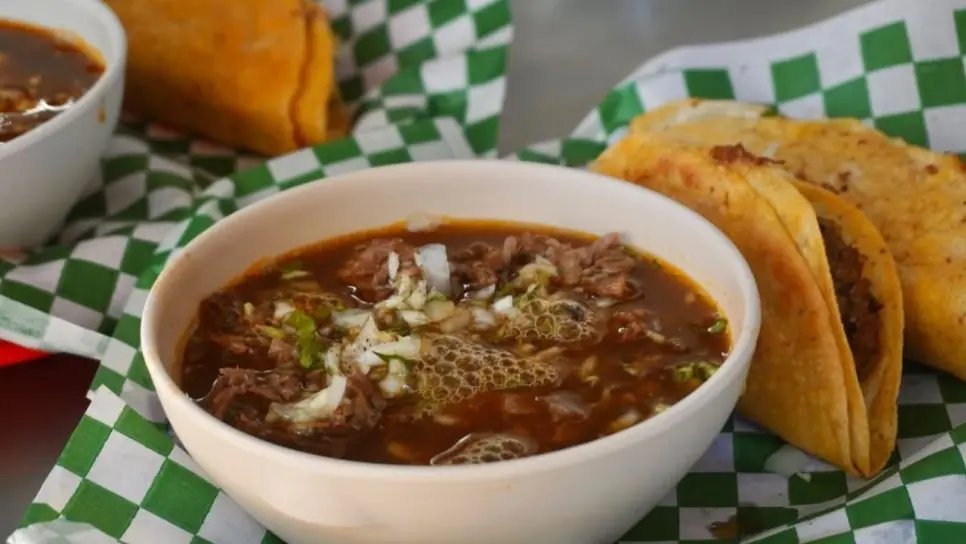 Así que ya lo sabes, si quieres probar la birria de res en Mazatlán, estos tres lugares son paradas obligadas para saciar el antojo con un gran sabor