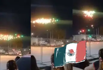 Momento exacto que fracasa espectáculo con drones en festejos patrios | VIDEO