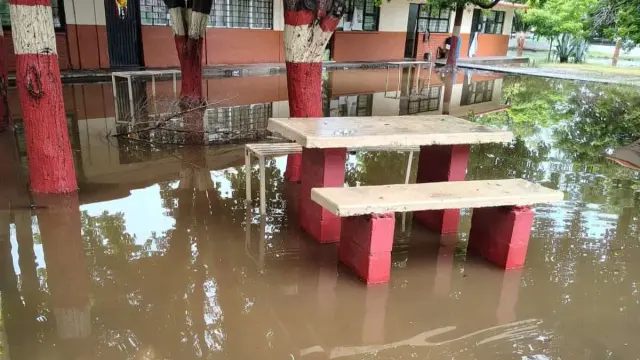 Lluvias paralizan la educación en Ahome: 10 escuelas suspenden clases por inundaciones