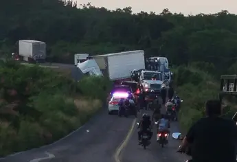 Fuerte choque entre carro y tráiler deja como saldo un fallecido en El Rosario