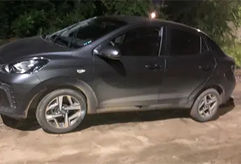 Hallan vehículo abandonado en colonia Sinaloa, en Mazatlán; tenía reporte de robo