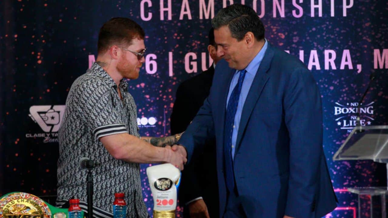 Mauricio Sulaimán asegura que Canelo Álvarez ya tiene su sitio en la historia del boxeo