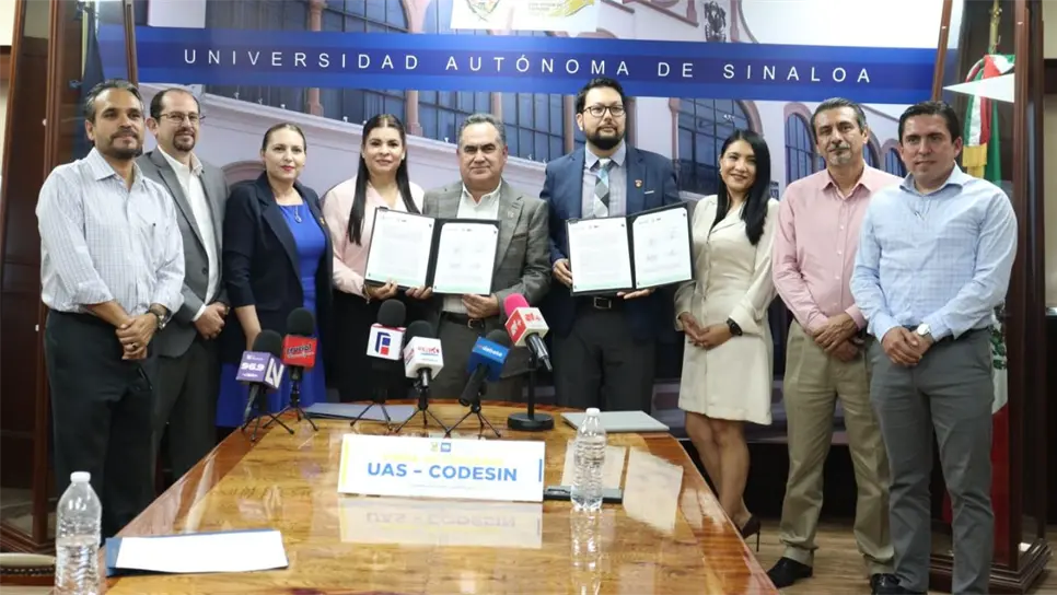 Agregó que el crecimiento de los diversos sectores económicos requiere del talento humano que se cultiva en las escuelas y universidades con un claro sentido social