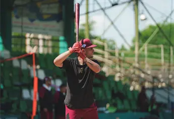 Albert Lara se pone la casaca de Tomateros de Culiacán: Orgulloso de estar aquí