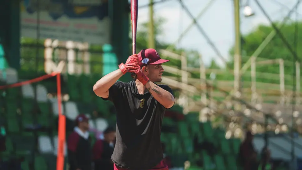 Albert Lara en los entrenamientos de Tomateros. FOTOS: Cortesía