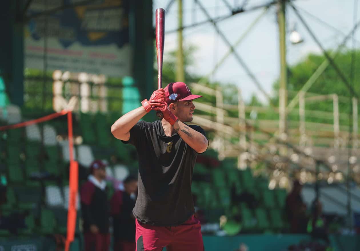 Albert Lara se pone la casaca de Tomateros de Culiacán: Orgulloso de estar aquí