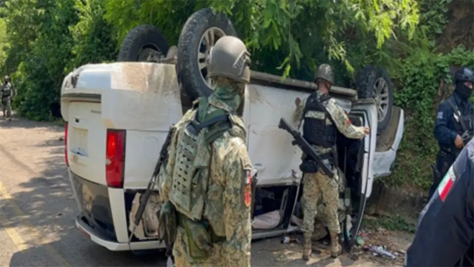 La camioneta recuperada terminó volcada. (FOTO: Cortesía).