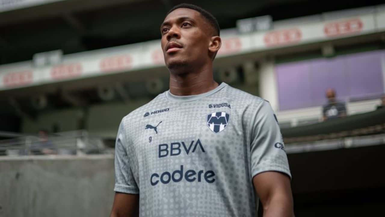 Anthony Martial vive su primer simulacro en México durante presentación con Rayados | VIDEO
