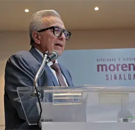 Rocha Moya felicita a Imelda Castro por convertirse en abuela