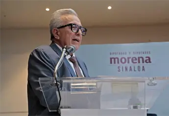 Rocha Moya felicita a Imelda Castro por convertirse en abuela
