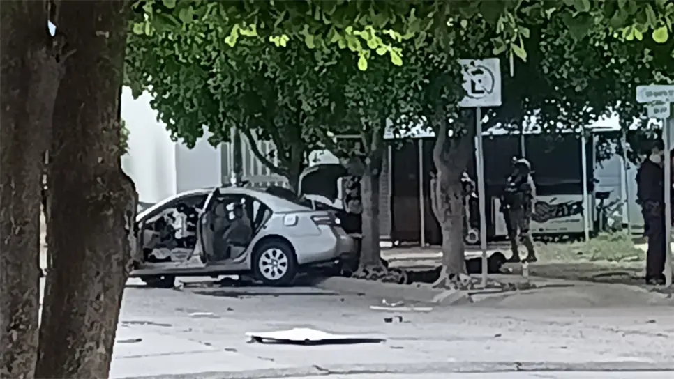 Paramédicos llegaron al lugar para darle la atención médica al presunto delincuente quien resultó herido en los hechos