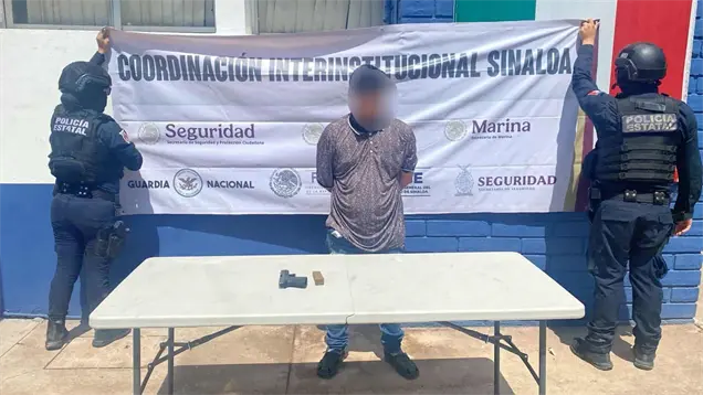 Detienen a un civil armado que viajaba en un taxi en la comisaría de Bellavista en Culiacán