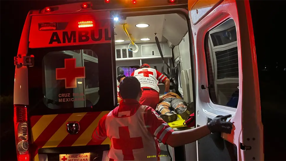 El personal médico del nosocomio informó que las tres víctimas permanecen en estado delicado y que las lesiones que sufrieron tardarán más de un mes en sanar