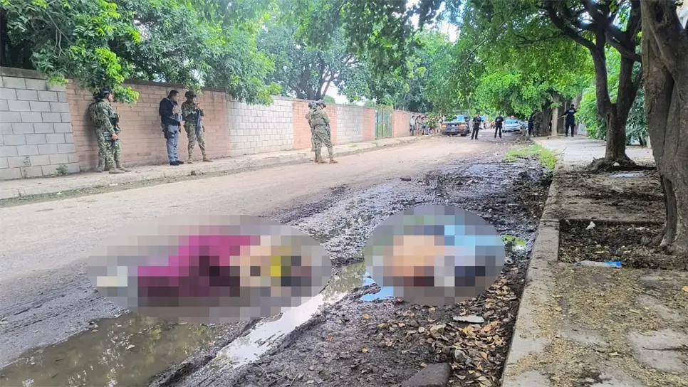 Los cuerpos fueron localizados en plena vía pública. (FOTO: Cortesía).