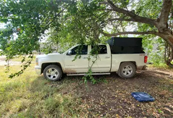 Aseguran camioneta robada con blindaje, municiones y droga en Villa Juárez, Navolato