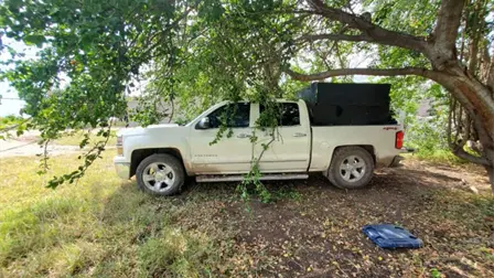 Aseguran camioneta robada con blindaje, municiones y droga en Villa Juárez, Navolato Aseguran camioneta robada con blindaje, municiones y droga en Villa Juárez, Navolato