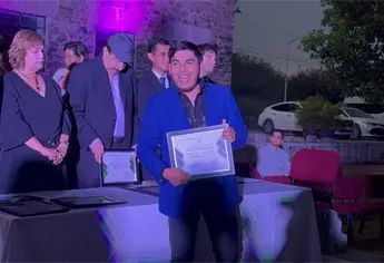 Alexis “El Pollo” Valenzuela es reconocido con la medalla “Arnoldo Corrales Bazua”