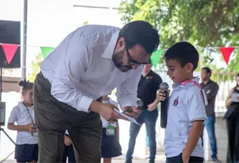 Juan de Dios Gámez cumple compromisos con el Jardín de Niños Álvaro Obregón en El Diez