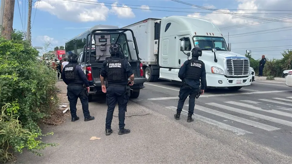 El personal de la Fiscalía acudió al lugar para recabar información y asegurar los indicios del atentado en la Jesús Kumate