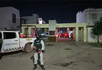 Hombre transmite en vivo en TikTok a Policías Estatales sitiando su casa en Bugambilias, Culiacán
