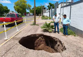 Socavón frente a Guardia Nacional en Los Mochis costará 4 millones y tardará más de 15 días